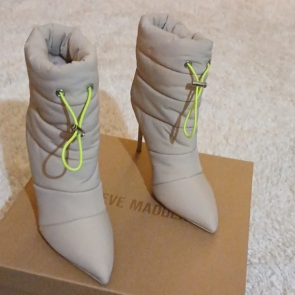 NWOT STEVE MADDEN puffer Boots - Picture 3 of 3